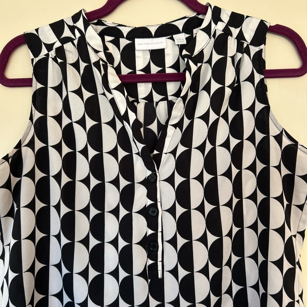 New York & Company Black and White Geometric Blouse - Picture 3 of 3
